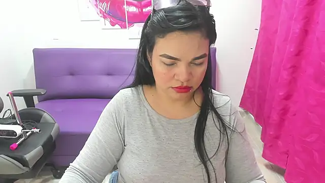 Cloe 35 online show from February 2025 03:39:01 PM