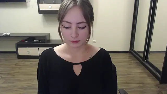 Snapshot of Laralianna chatting on December 2024 07:39:02 PM Laralianna online show from December 2024 07:39:02 PM