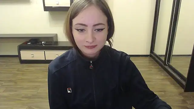 Snapshot of Laralianna chatting on December 2024 03:43:02 PM Laralianna online show from December 2024 03:43:02 PM