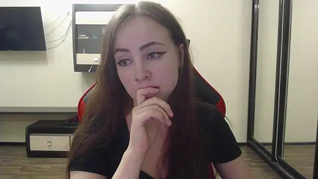 Snapshot of Laralianna chatting on December 2024 12:33:01 AM Laralianna online show from December 2024 12:33:01 AM