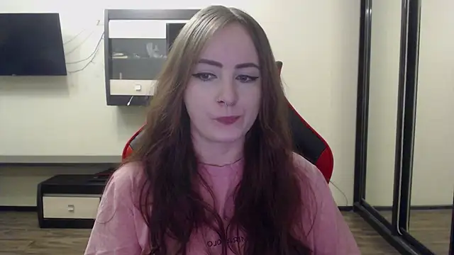 Snapshot of Laralianna chatting on December 2024 05:44:02 PM Laralianna online show from December 2024 05:44:02 PM