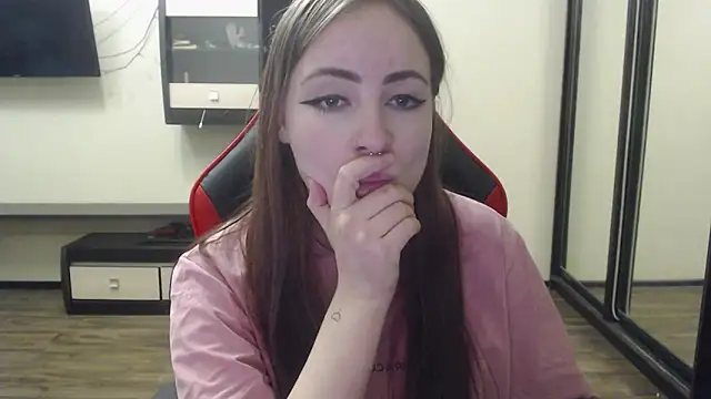 Snapshot of Laralianna chatting on December 2024 04:32:02 PM Laralianna online show from December 2024 04:32:02 PM