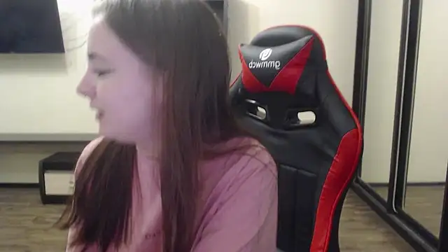 Snapshot of Laralianna chatting on December 2024 07:34:02 PM Laralianna online show from December 2024 07:34:02 PM