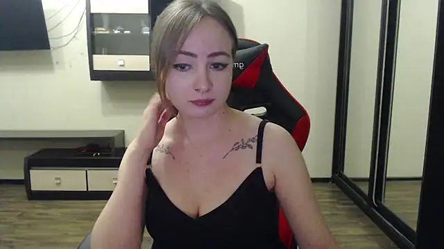 Snapshot of Laralianna chatting on February 2025 07:39:01 PM Laralianna online show from February 2025 07:39:01 PM