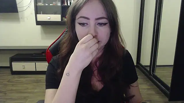 Snapshot of Laralianna chatting on February 2025 04:00:01 PM Laralianna online show from February 2025 04:00:01 PM