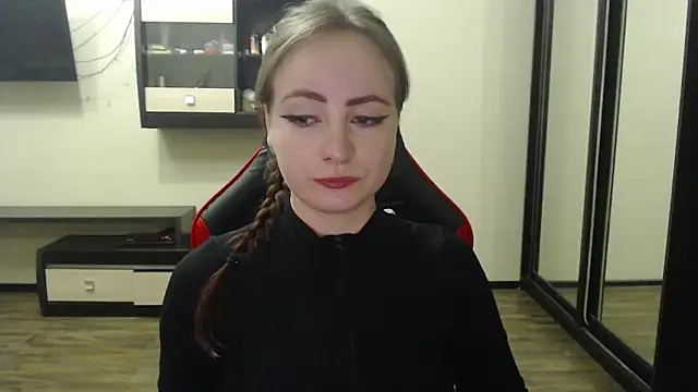 Snapshot of Laralianna chatting on March 2025 05:04:01 PM Laralianna online show from March 2025 05:04:01 PM