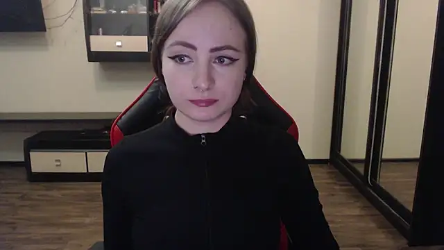 Snapshot of Laralianna chatting on March 2025 08:07:02 PM Laralianna online show from March 2025 08:07:02 PM