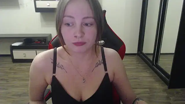 Snapshot of Laralianna chatting on March 2025 04:56:02 PM Laralianna online show from March 2025 04:56:02 PM