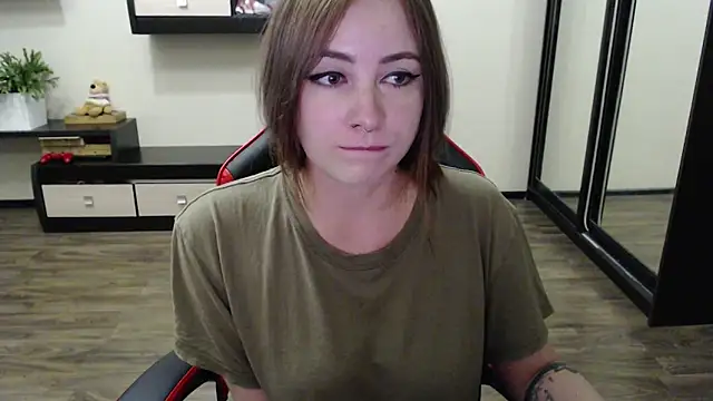 Snapshot of Laralianna chatting on September 2025 04:28:02 PM Laralianna online show from September 2025 04:28:02 PM