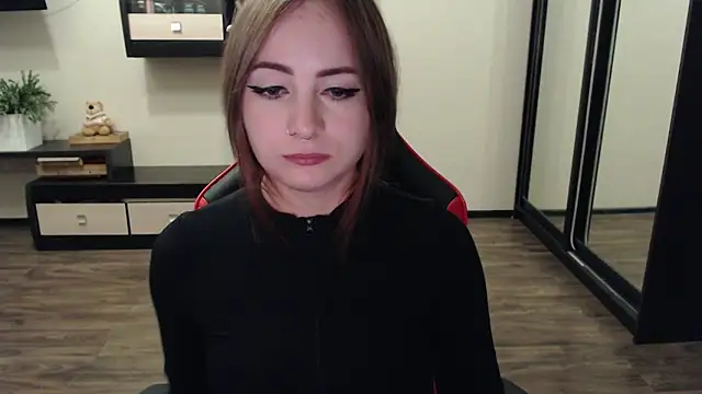 Snapshot of Laralianna chatting on September 2025 02:06:02 PM Laralianna online show from September 2025 02:06:02 PM