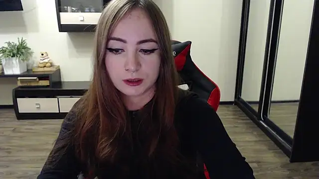 Snapshot of Laralianna chatting on September 2025 10:50:01 AM Laralianna online show from September 2025 10:50:01 AM