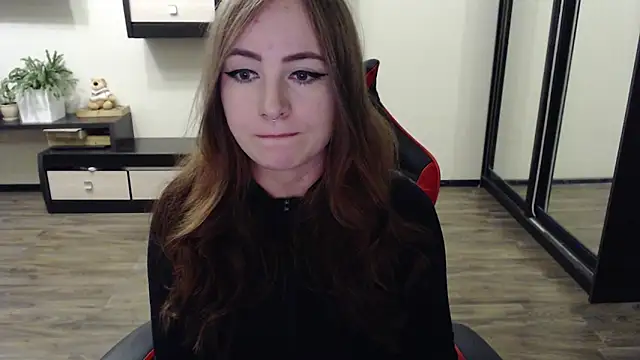 Snapshot of Laralianna chatting on September 2025 11:45:01 AM Laralianna online show from September 2025 11:45:01 AM