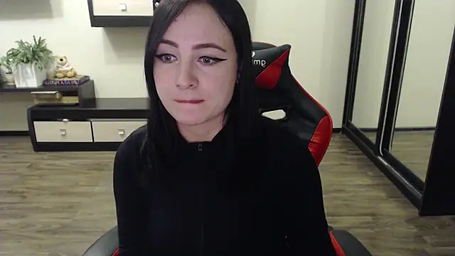 Snapshot of Laralianna chatting on September 2025 01:58:02 PM Laralianna online show from September 2025 01:58:02 PM