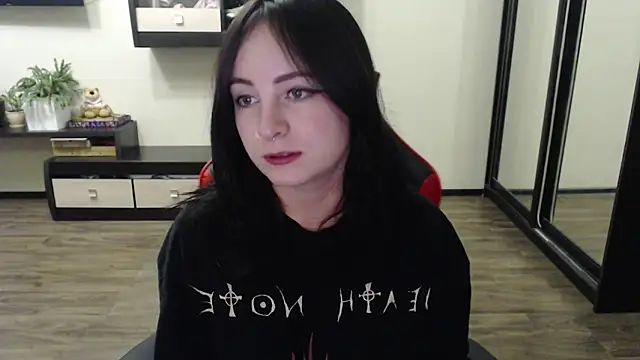 Snapshot of Laralianna chatting on October 2025 05:44:02 PM Laralianna online show from October 2025 05:44:02 PM