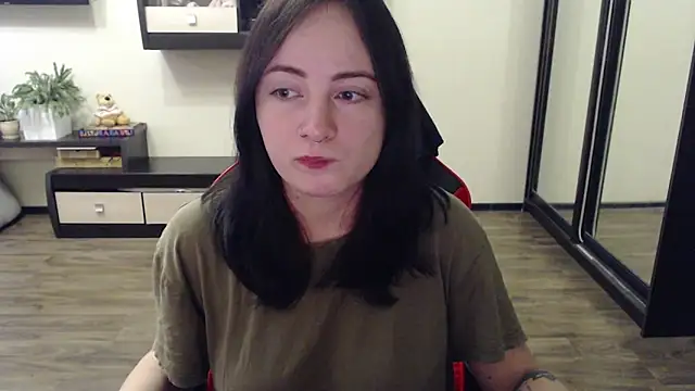 Snapshot of Laralianna chatting on October 2025 10:02:01 AM Laralianna online show from October 2025 10:02:01 AM