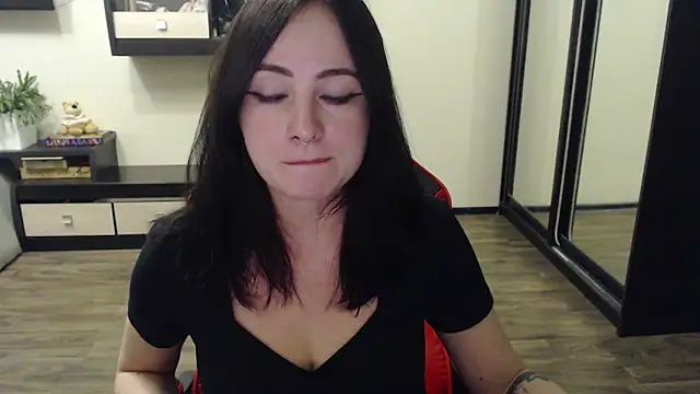 Snapshot of Laralianna chatting on October 2025 05:11:01 PM Laralianna online show from October 2025 05:11:01 PM