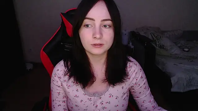 Snapshot of Laralianna chatting on November 2025 05:48:02 PM Laralianna online show from November 2025 05:48:02 PM