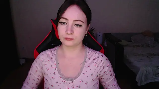 Snapshot of Laralianna chatting on November 2025 04:09:02 PM Laralianna online show from November 2025 04:09:02 PM