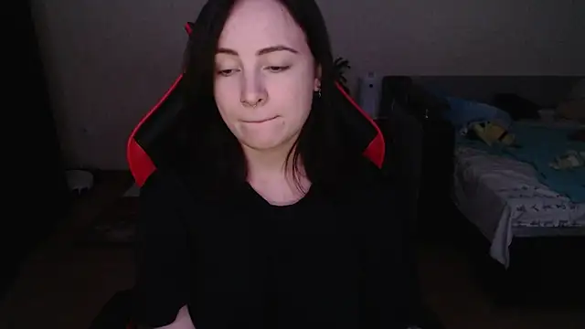 Snapshot of Laralianna chatting on November 2025 12:10:01 AM Laralianna online show from November 2025 12:10:01 AM