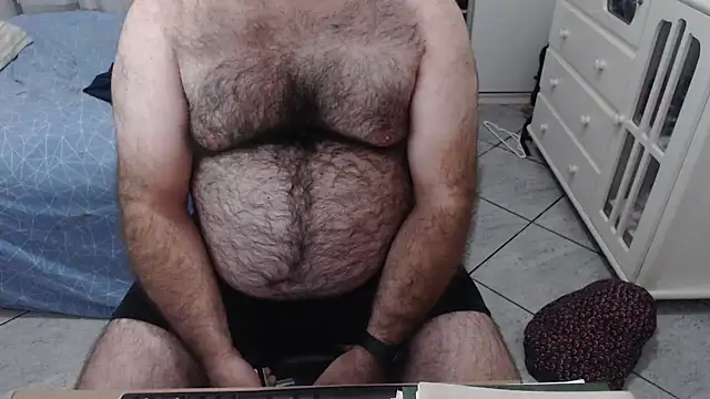 Snapshot of MysterBearMG chatting on December 2024 11:40:01 PM MysterBearMG online show from December 2024 11:40:01 PM