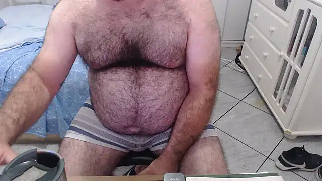 Snapshot of MysterBearMG chatting on December 2024 01:21:01 AM MysterBearMG online show from December 2024 01:21:01 AM