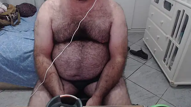 Snapshot of MysterBearMG chatting on December 2024 01:24:01 AM MysterBearMG online show from December 2024 01:24:01 AM