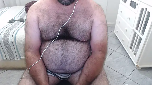 Snapshot of MysterBearMG chatting on January 2025 10:19:01 PM MysterBearMG online show from January 2025 10:19:01 PM