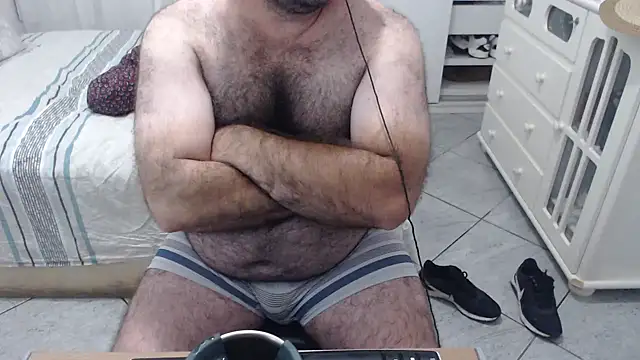 Snapshot of MysterBearMG chatting on January 2025 12:11:01 AM MysterBearMG online show from January 2025 12:11:01 AM