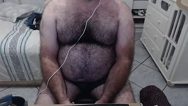 Snapshot of MysterBearMG chatting on January 2025 12:20:02 AM MysterBearMG online show from January 2025 12:20:02 AM