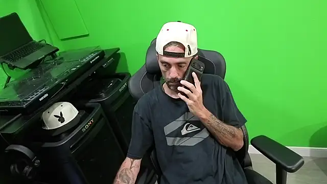 Snapshot of kuruptxxx_live chatting on October 2025 06:16:01 PM kuruptxxx live online show from October 2025 06:16:01 PM