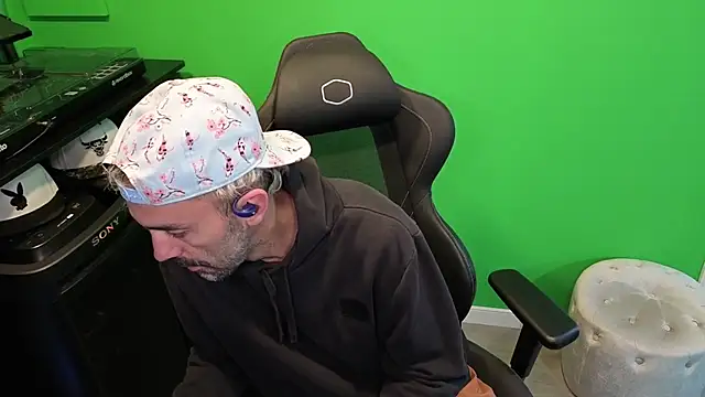 Snapshot of kuruptxxx_live chatting on November 2025 05:57:01 PM kuruptxxx live online show from November 2025 05:57:01 PM