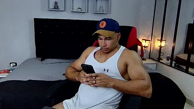 Snapshot of tyler_hank01 chatting on February 2025 05:24:02 PM tyler hank01 online show from February 2025 05:24:02 PM