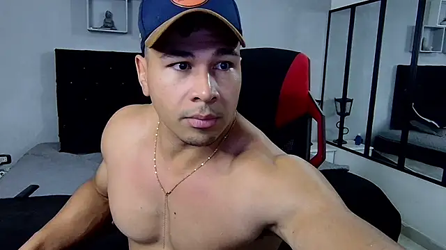 Snapshot of tyler_hank01 chatting on February 2025 07:40:02 PM tyler hank01 online show from February 2025 07:40:02 PM