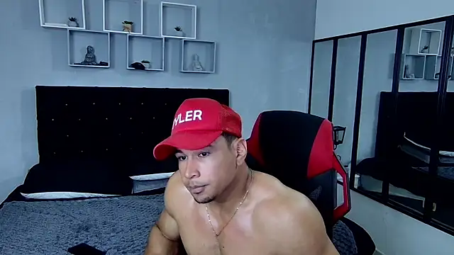 Snapshot of tyler_hank01 chatting on February 2025 03:08:01 PM tyler hank01 online show from February 2025 03:08:01 PM