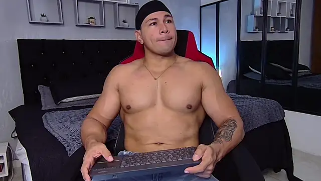 Snapshot of tyler_hank01 chatting on September 2025 01:11:02 PM tyler hank01 online show from September 2025 01:11:02 PM