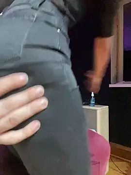 Snapshot of Kiscsillagg chatting on November 2025 05:00:02 PM Kiscsillagg online show from November 2025 05:00:02 PM