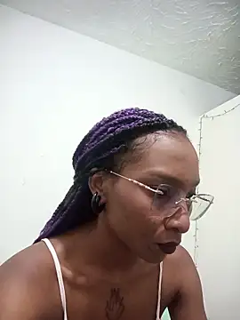 Majo Smith25 online show from November 2025 06:01:01 AM