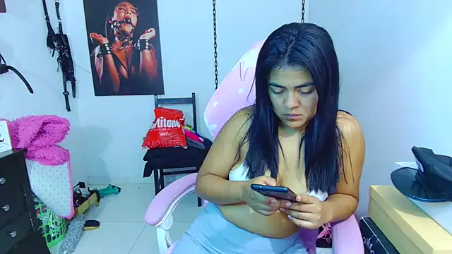 Snapshot of Hannah-grace chatting on December 2024 01:00:01 PM Hannah-grace online show from December 2024 01:00:01 PM