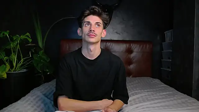 Snapshot of DanielCrush1 chatting on October 2025 05:54:02 PM DanielCrush1 online show from October 2025 05:54:02 PM