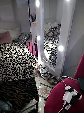 Snapshot of Myrnasexxx chatting on October 2025 10:43:02 PM Myrnasexxx online show from October 2025 10:43:02 PM