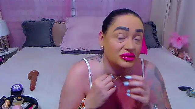 BustyVicky online show from October 2025 09:00:02 PM