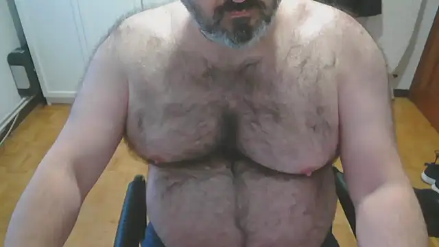 Snapshot of mikeyhotbear chatting on November 2025 04:51:01 PM mikeyhotbear online show from November 2025 04:51:01 PM