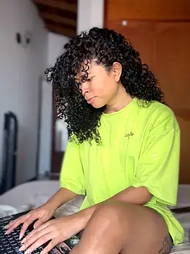 GabriSaenz online show from October 2025 01:33:02 PM