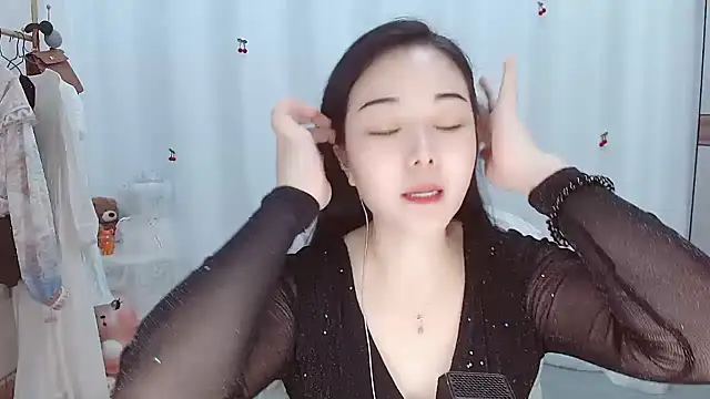 Snapshot of Angel-C chatting on November 2025 01:17:02 AM Angel-C online show from November 2025 01:17:02 AM