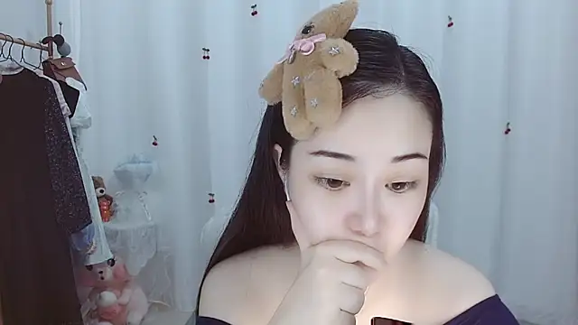 Snapshot of Angel-C chatting on November 2025 01:37:01 AM Angel-C online show from November 2025 01:37:01 AM