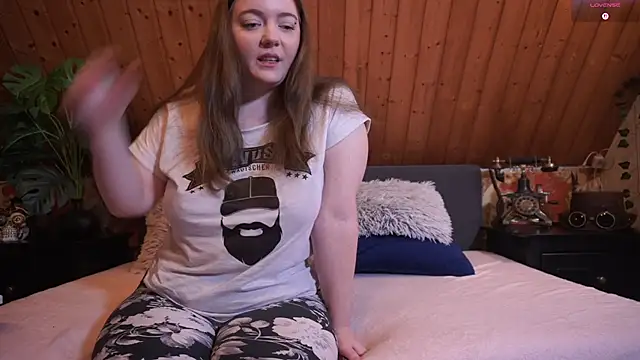 Snapshot of TessaWinter chatting on October 2025 03:35:02 PM TessaWinter online show from October 2025 03:35:02 PM