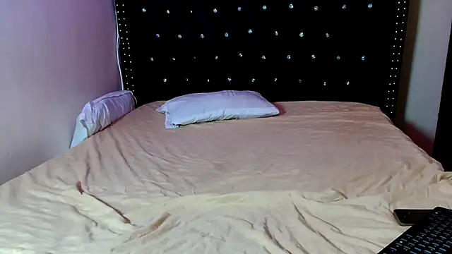 Toomuchbooty33 online show from September 2025 12:54:01 PM