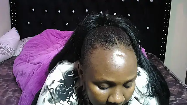 Toomuchbooty33 online show from October 2025 09:48:02 PM