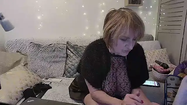 Snapshot of phryna@xh chatting on March 2025 04:02:02 PM phrynaxh online show from March 2025 04:02:02 PM