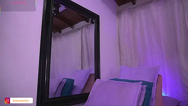 Snapshot of danna_berlin_ chatting on October 2025 07:21:01 PM danna berlin online show from October 2025 07:21:01 PM